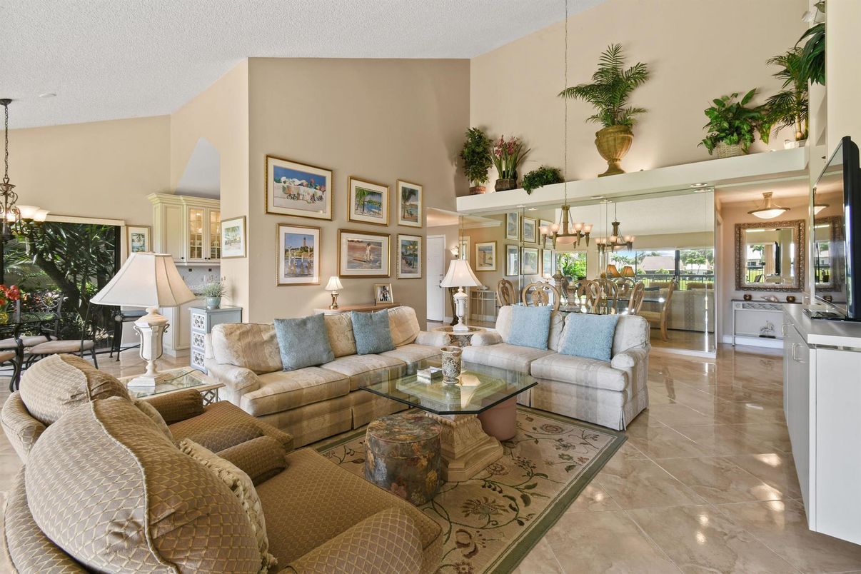 Chandelier, Dining room, Interior, Living room, Pendant Lights