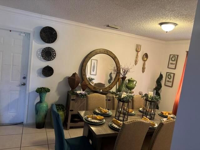 Dining room, Interior