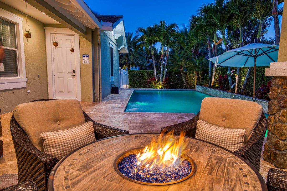 Exterior, Pool