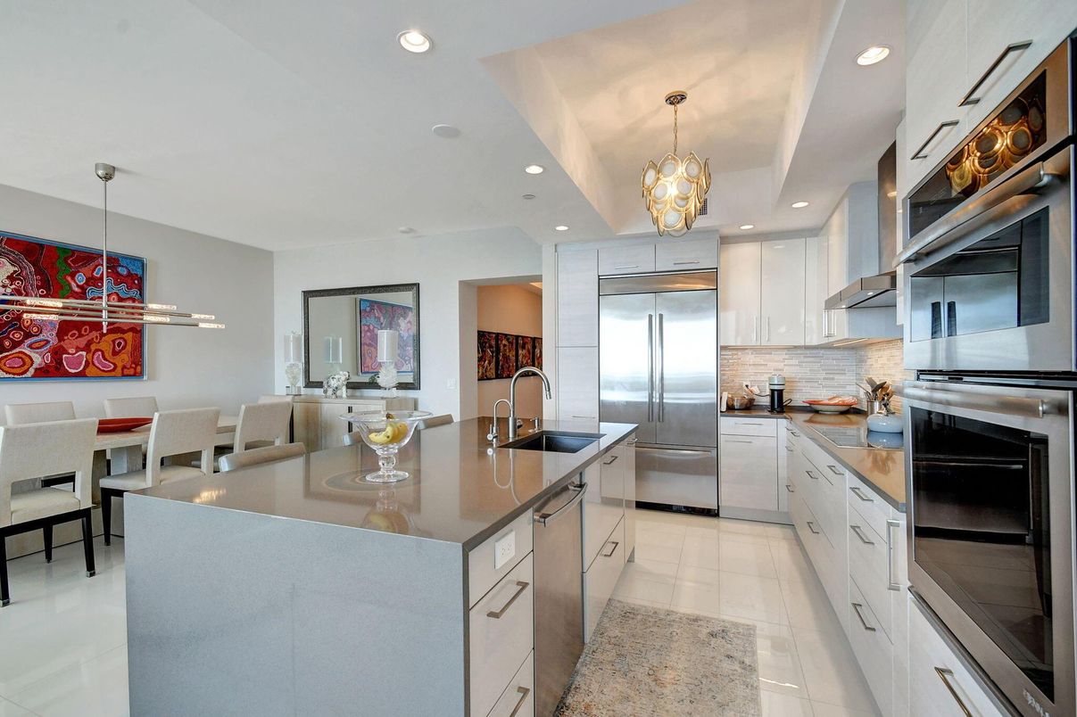 Dining room, Interior, Kitchen, Pendant Lights, Recessed Lighting, Stainless Steel Appliances