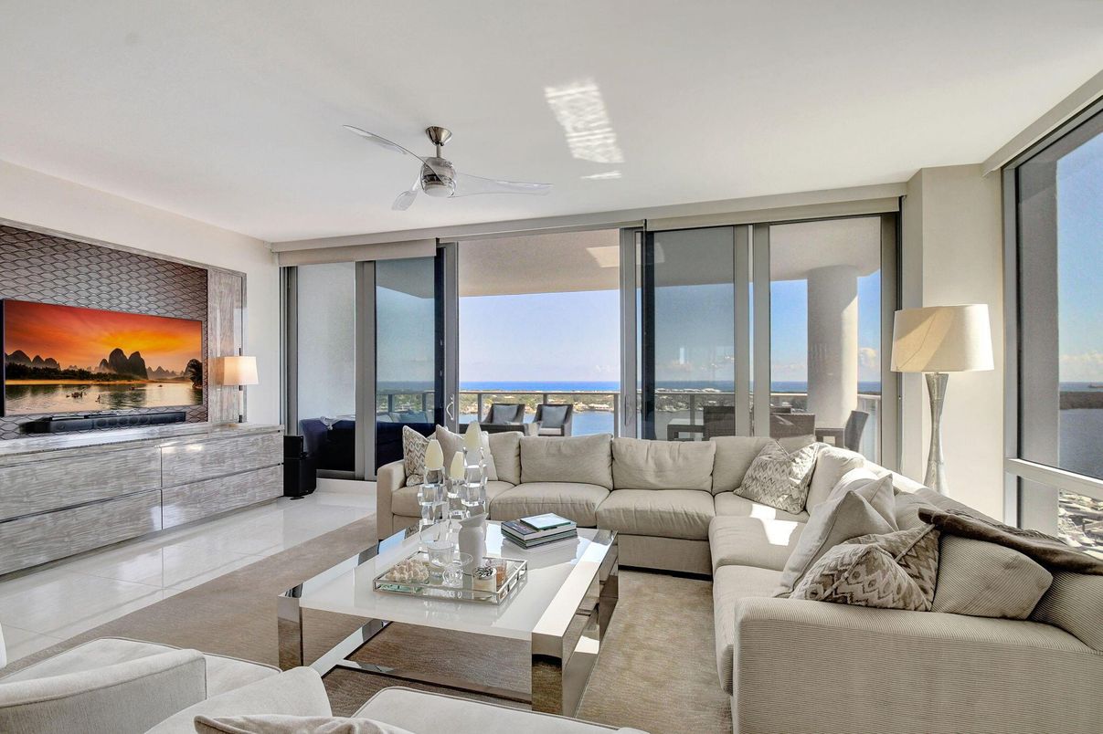 Interior, Living room, Water