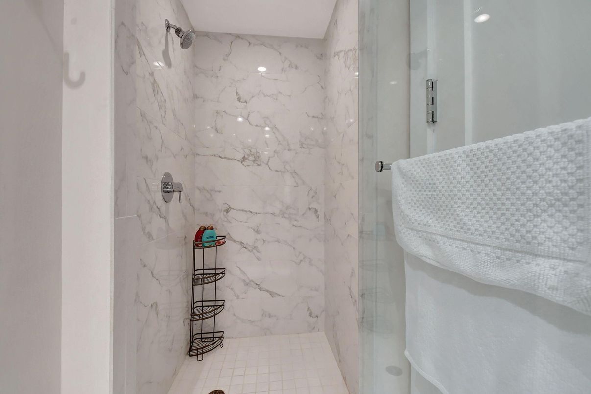 Bathroom, Interior, Marble Walls, Recessed Lighting