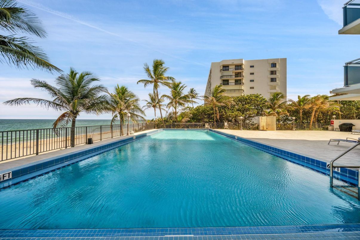 Exterior, Pool, Water