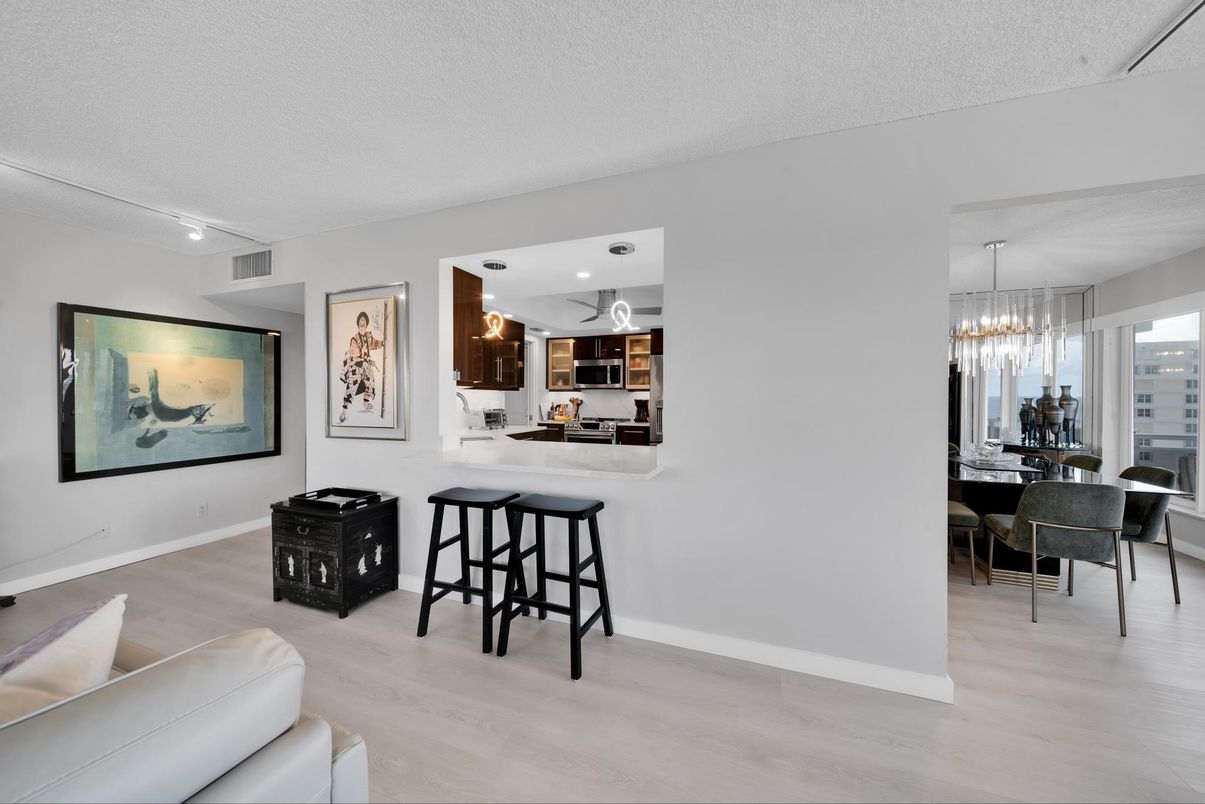 Dining room, Interior, Kitchen, Pendant Lights, Recessed Lighting, Wood Texture Flooring