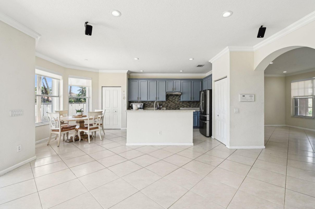 Dining room, Interior, Kitchen, Recessed Lighting