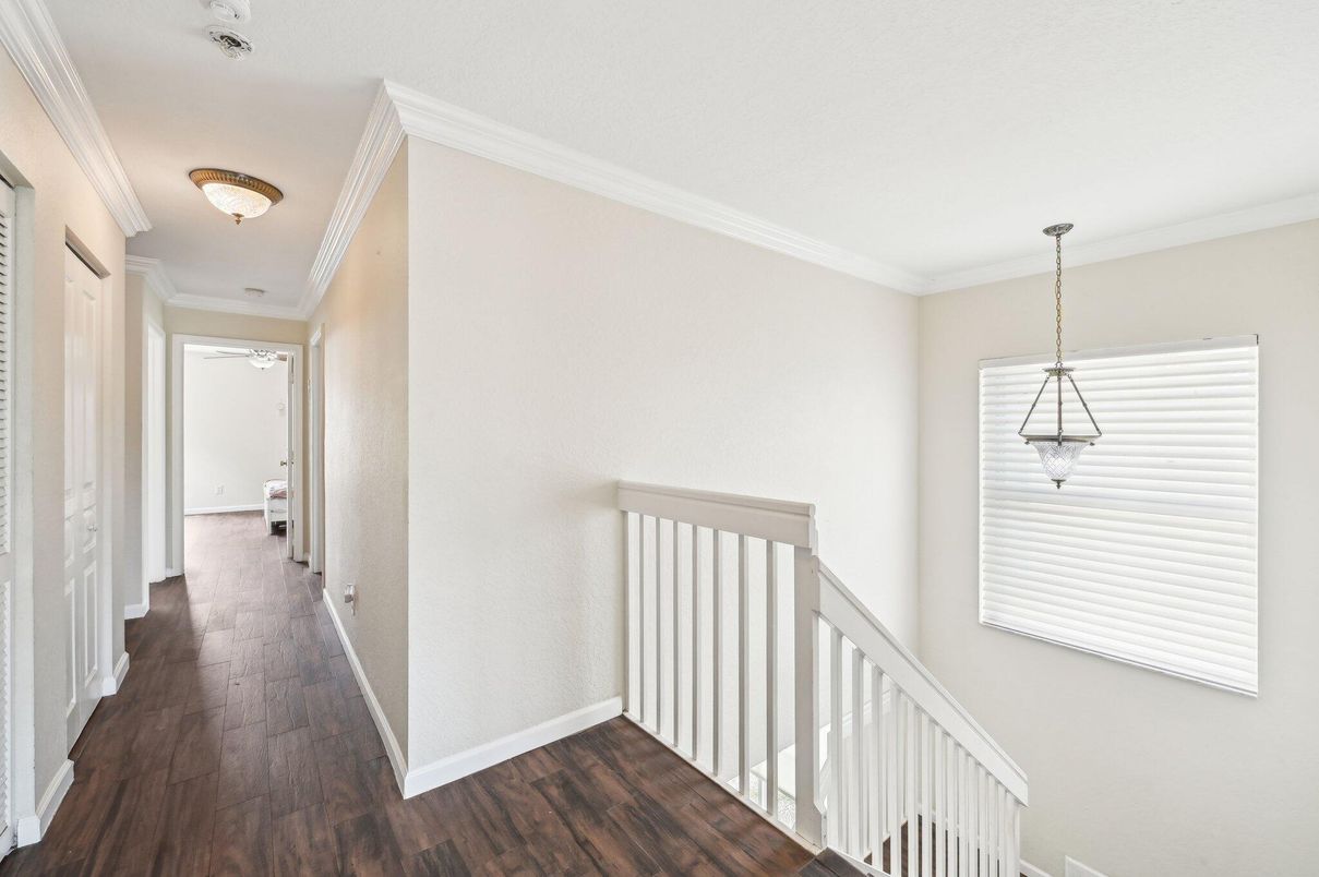 Interior, Pendant Lights, Wood Texture Flooring