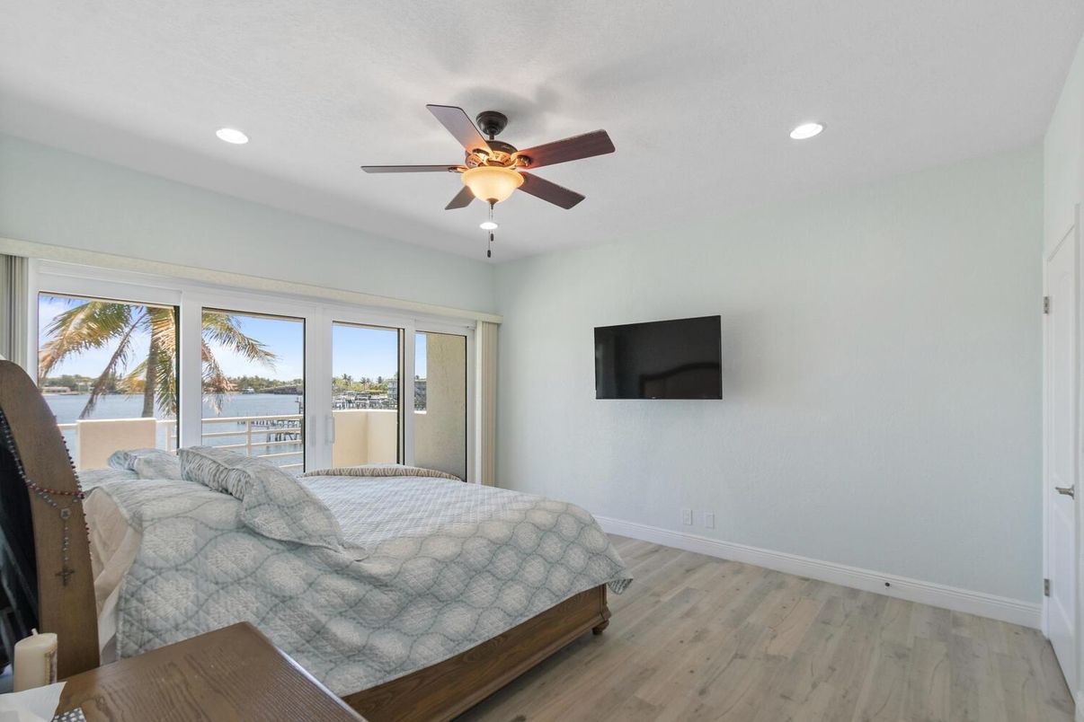 Bedroom, Interior, Recessed Lighting, Water, Wood Texture Flooring