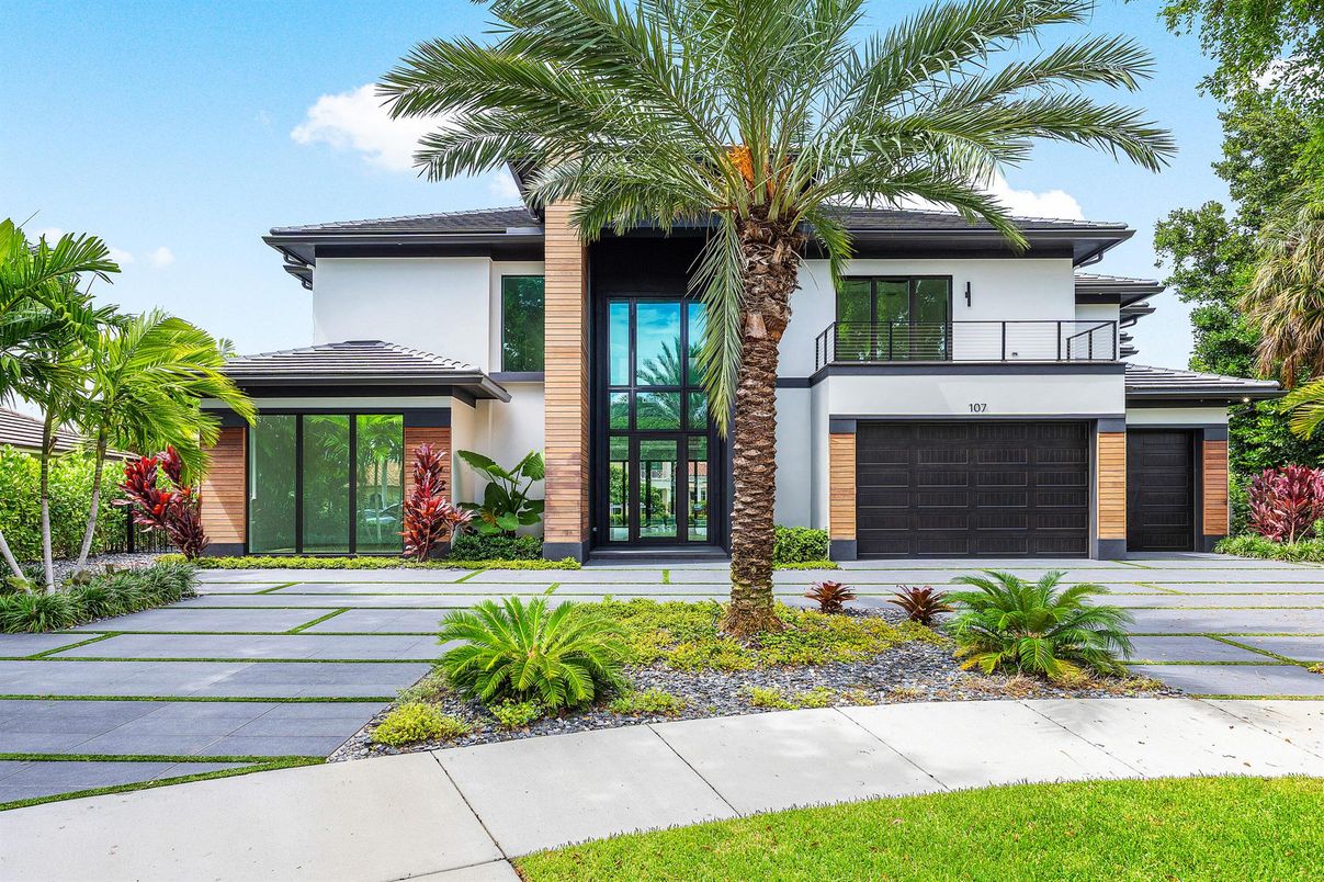 Attached, Exterior, Facade, Modern