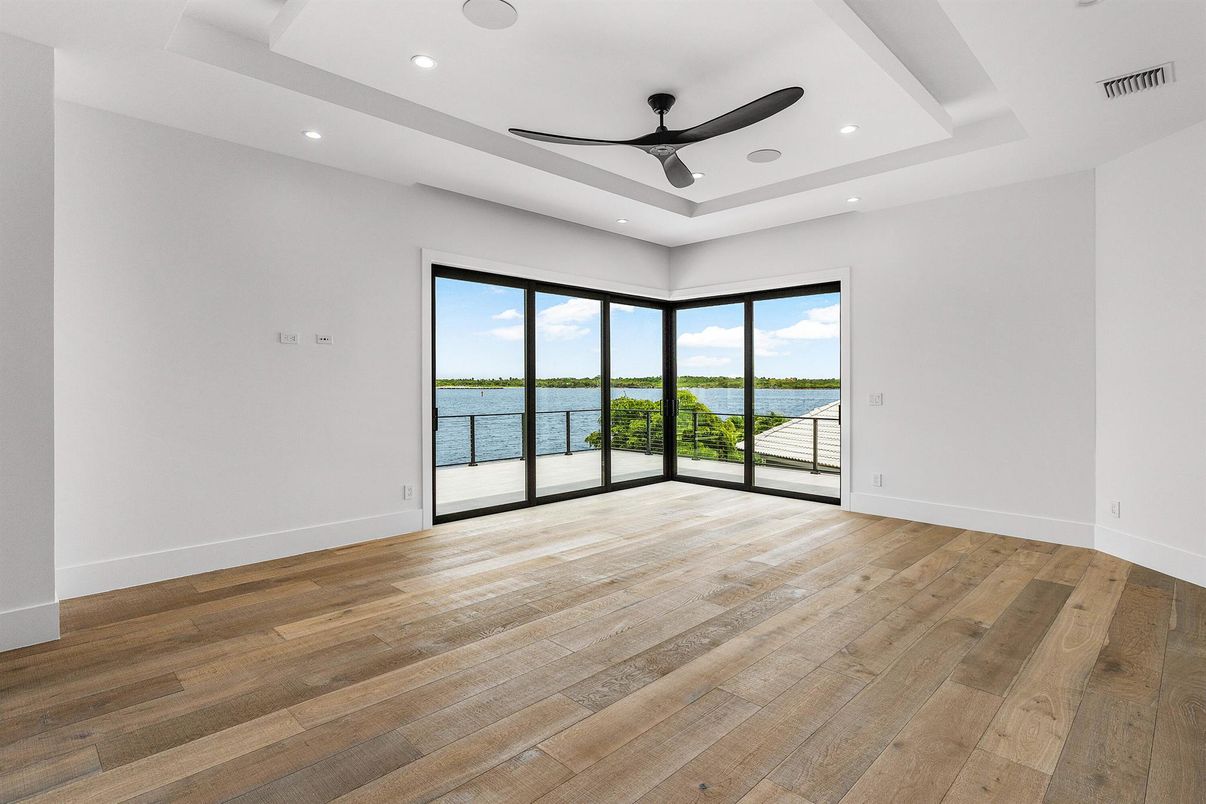 Empty room, Interior, Recessed Lighting, Water, Wood Texture Flooring