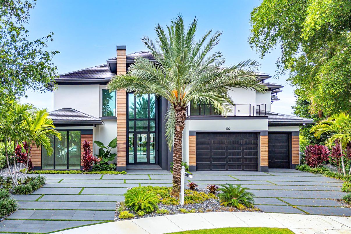 Attached, Exterior, Facade, Modern