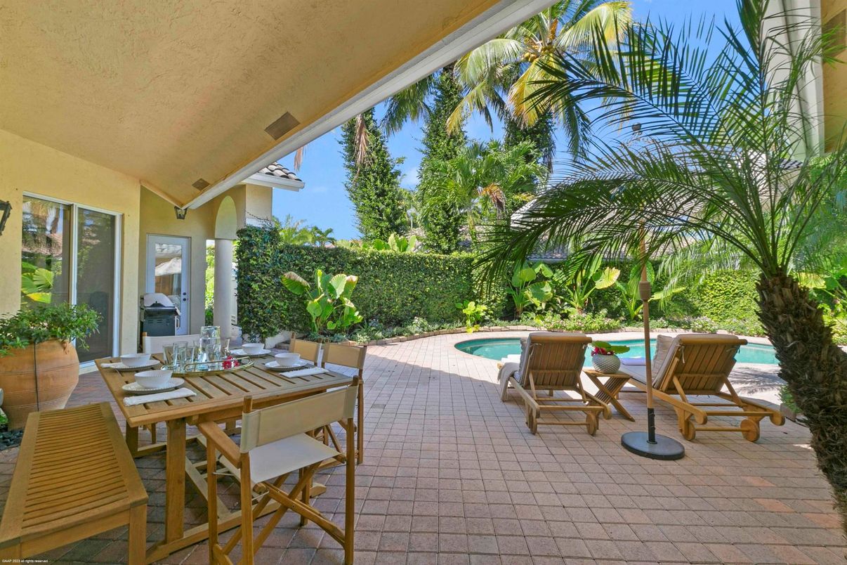 Exterior, Pool