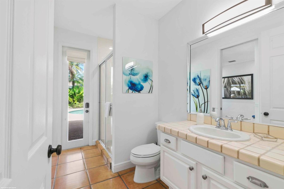 Bathroom, Interior, Tile Countertops