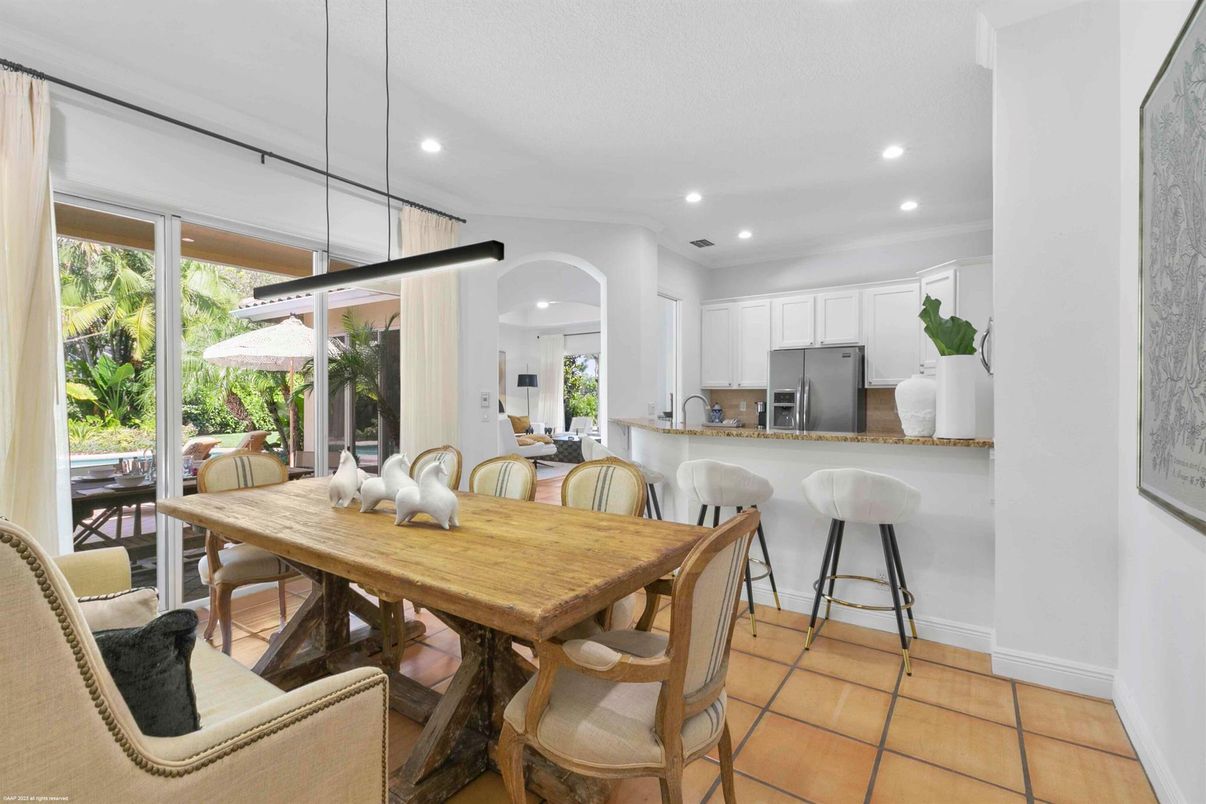 Dining room, Interior, Kitchen, Pendant Lights, Recessed Lighting, Stainless Steel Appliances