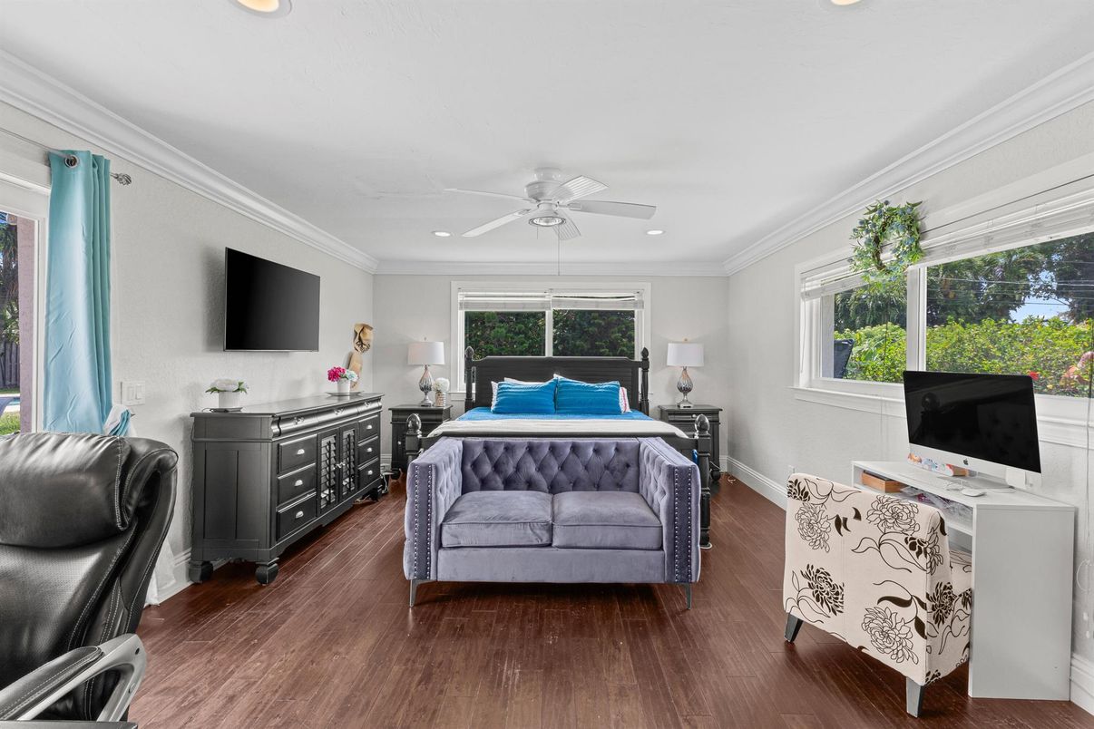 Bedroom, Home Office, Interior, Recessed Lighting, Wood Texture Flooring