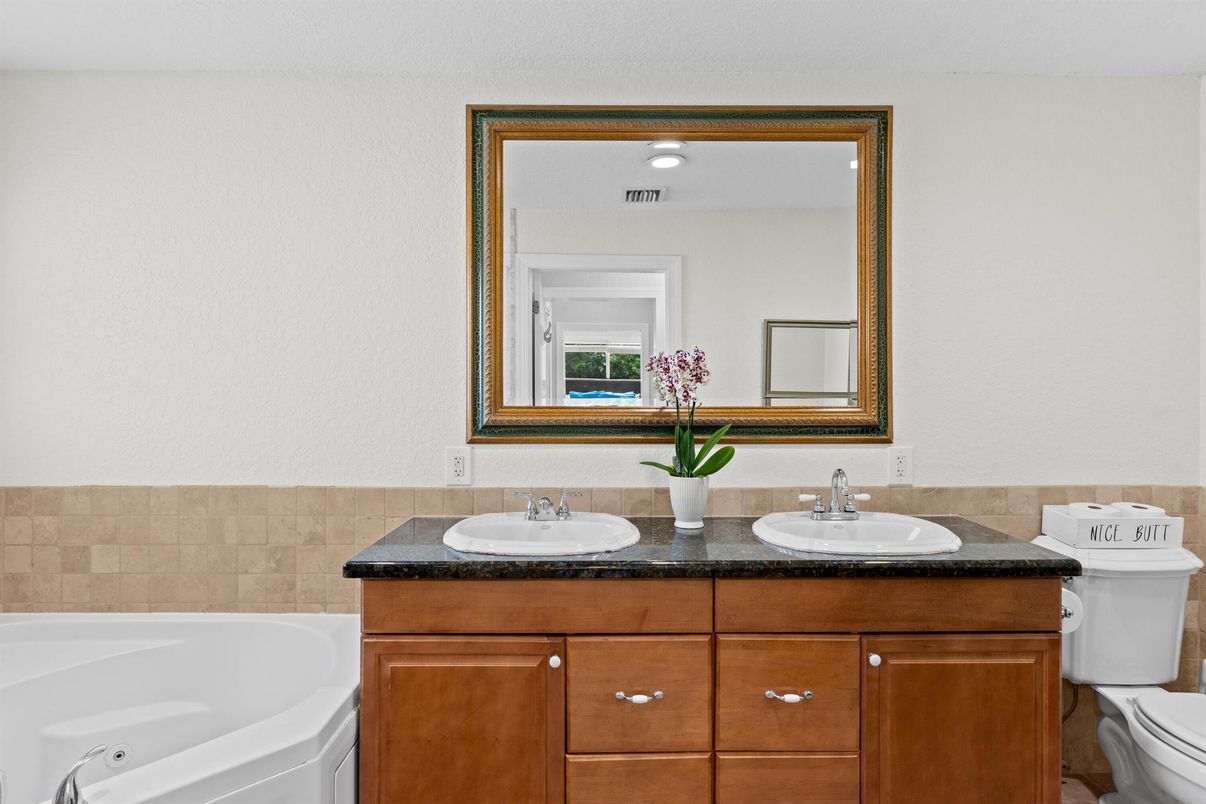 Bathroom, Dual Sink Vanities, Interior, Recessed Lighting