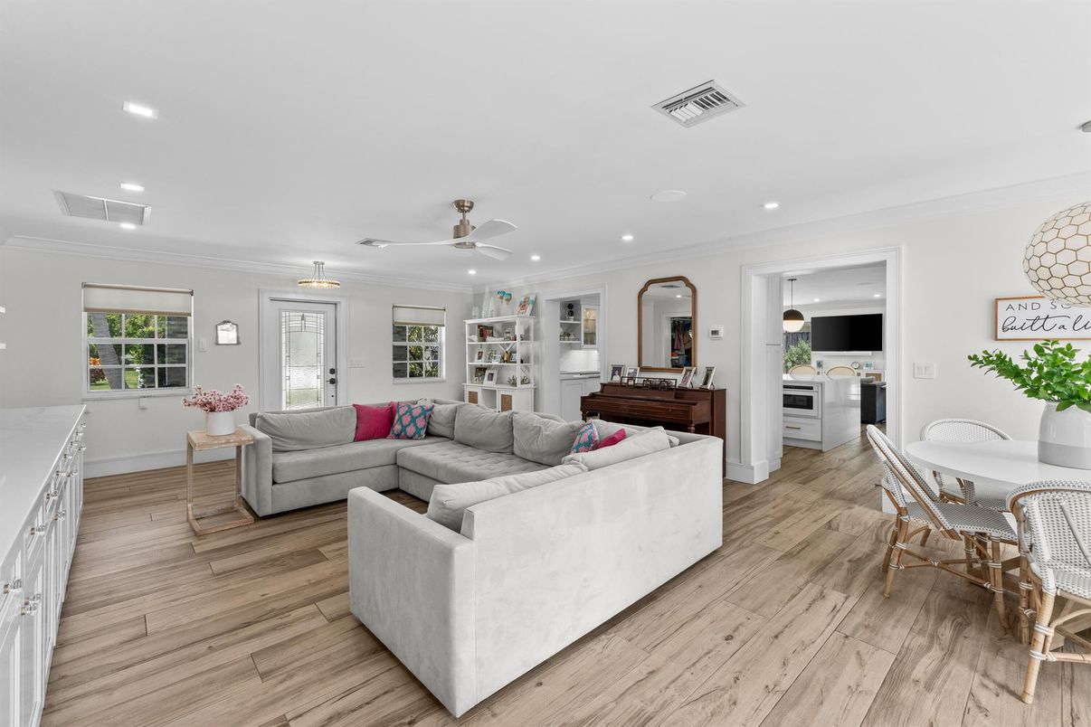 Dining room, Interior, Kitchen, Living room, Pendant Lights, Recessed Lighting, Wood Texture Flooring