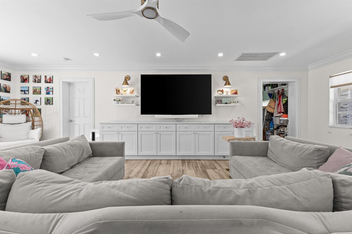 Interior, Living room, Recessed Lighting, Wood Texture Flooring