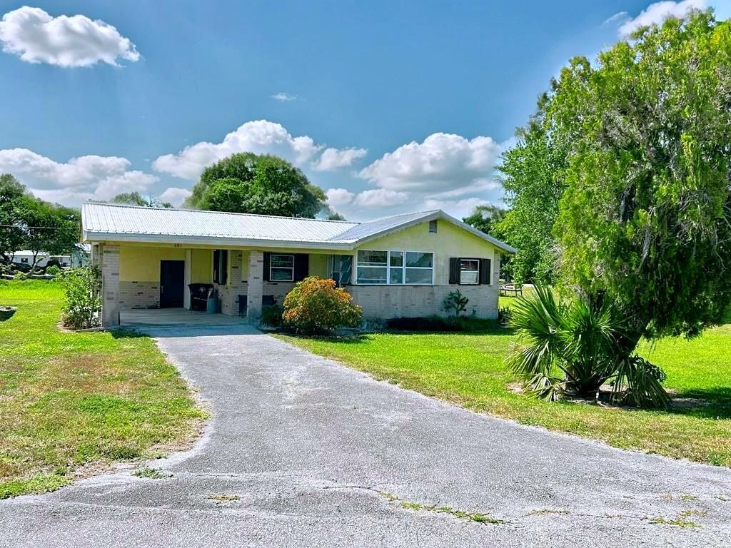 Backyard, Exterior, Facade, Ranch
