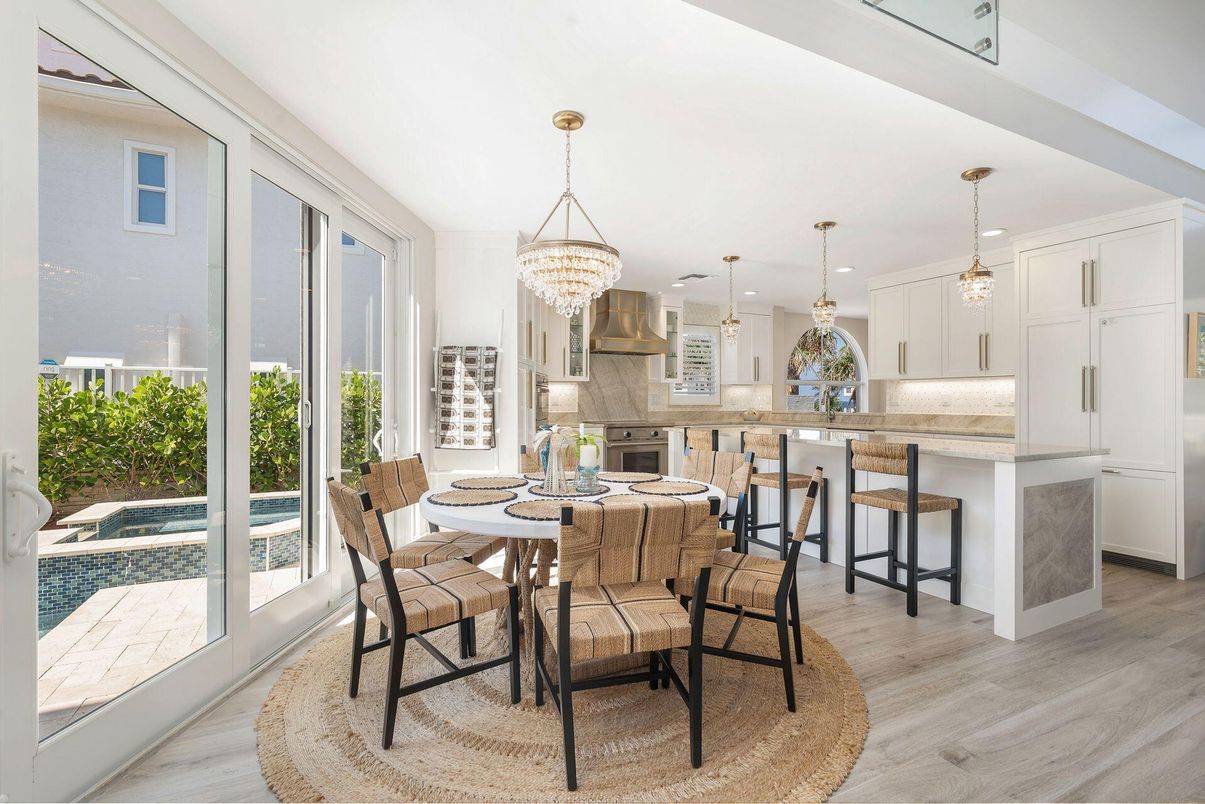 Chandelier, Dining room, Interior, Kitchen, Pendant Lights, Recessed Lighting, Wood Texture Flooring