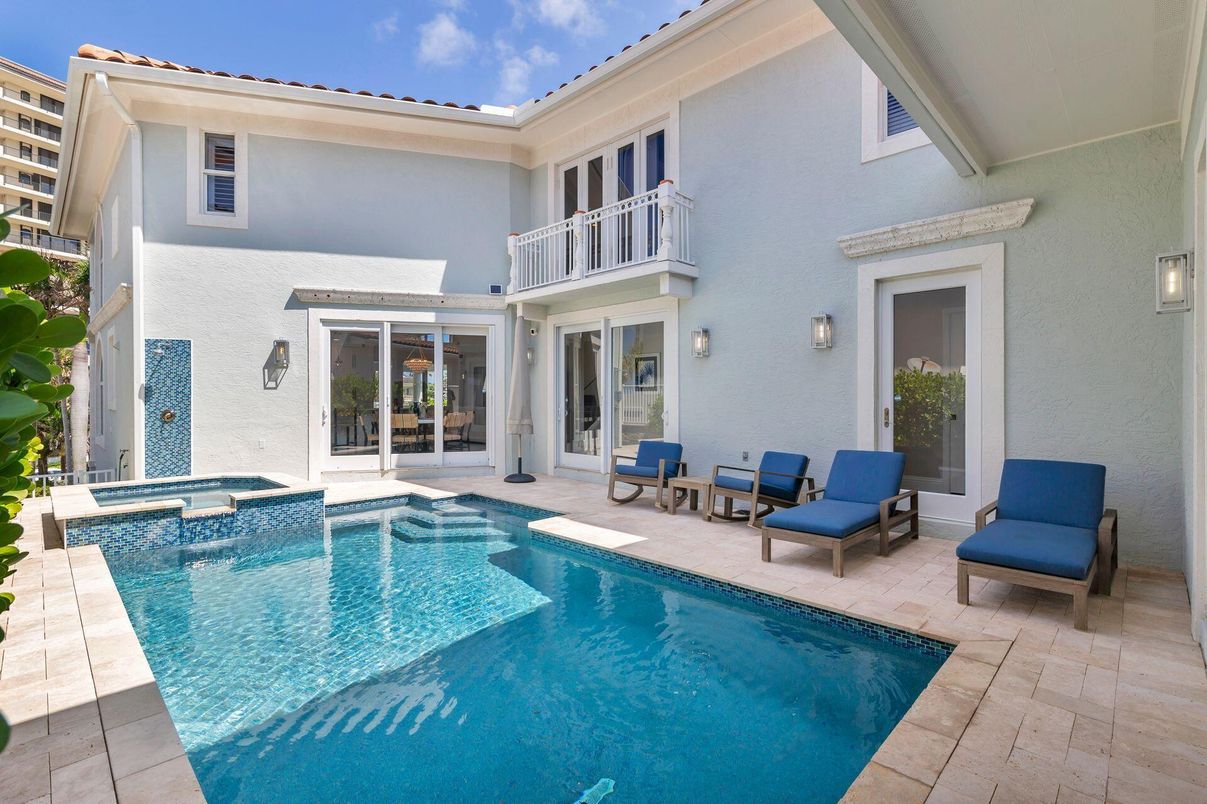 Exterior, Pool