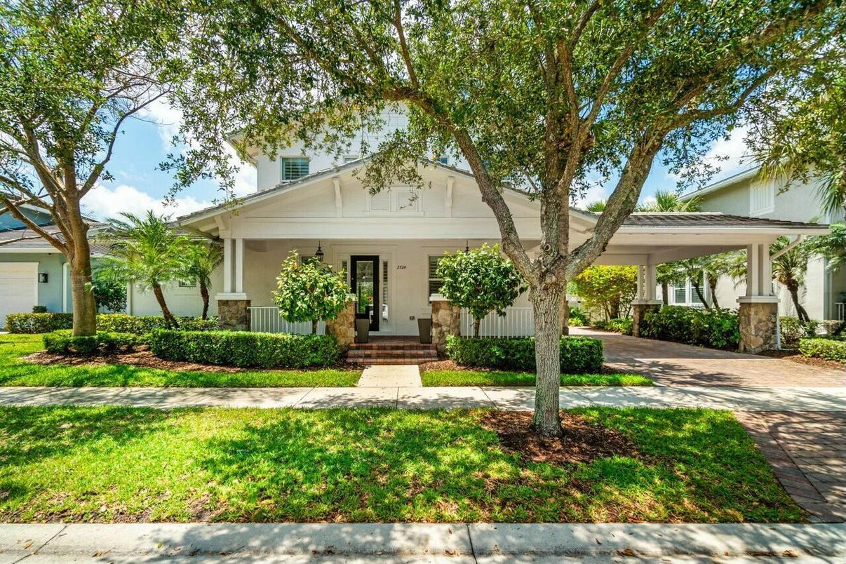 Exterior, Facade, Ranch