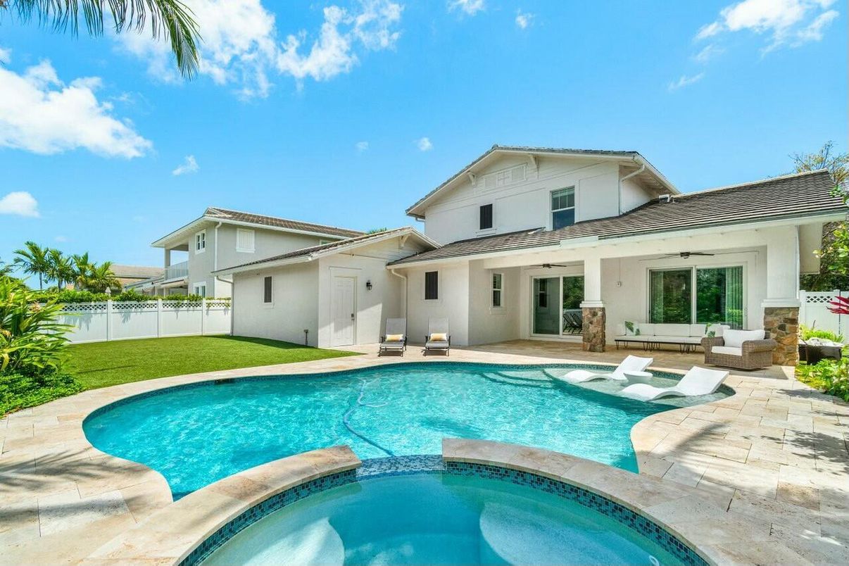 Exterior, Pool