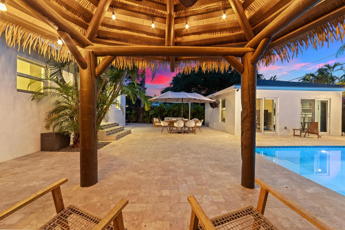 Exterior, Pool
