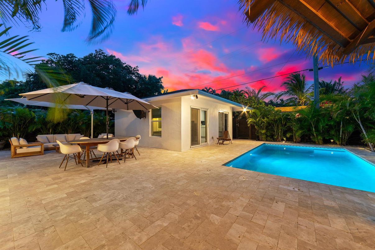 Exterior, Pool