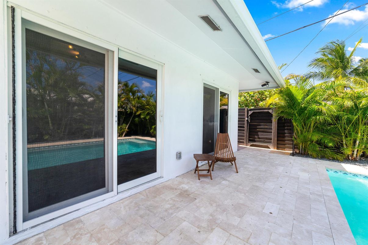 Exterior, Pool