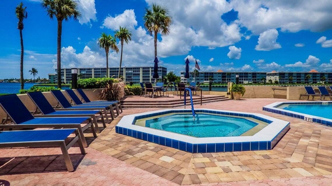 Exterior, Pool, Water