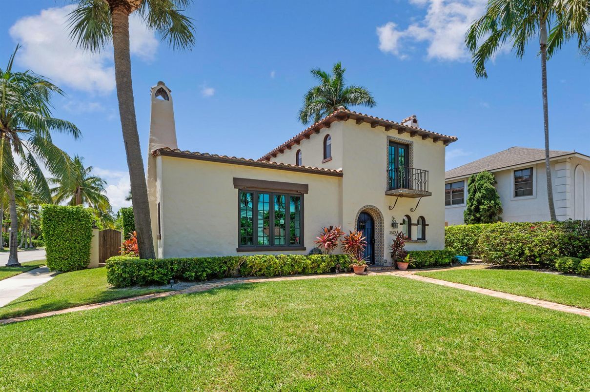 Backyard, Exterior, Facade, Spanish Mediterranean