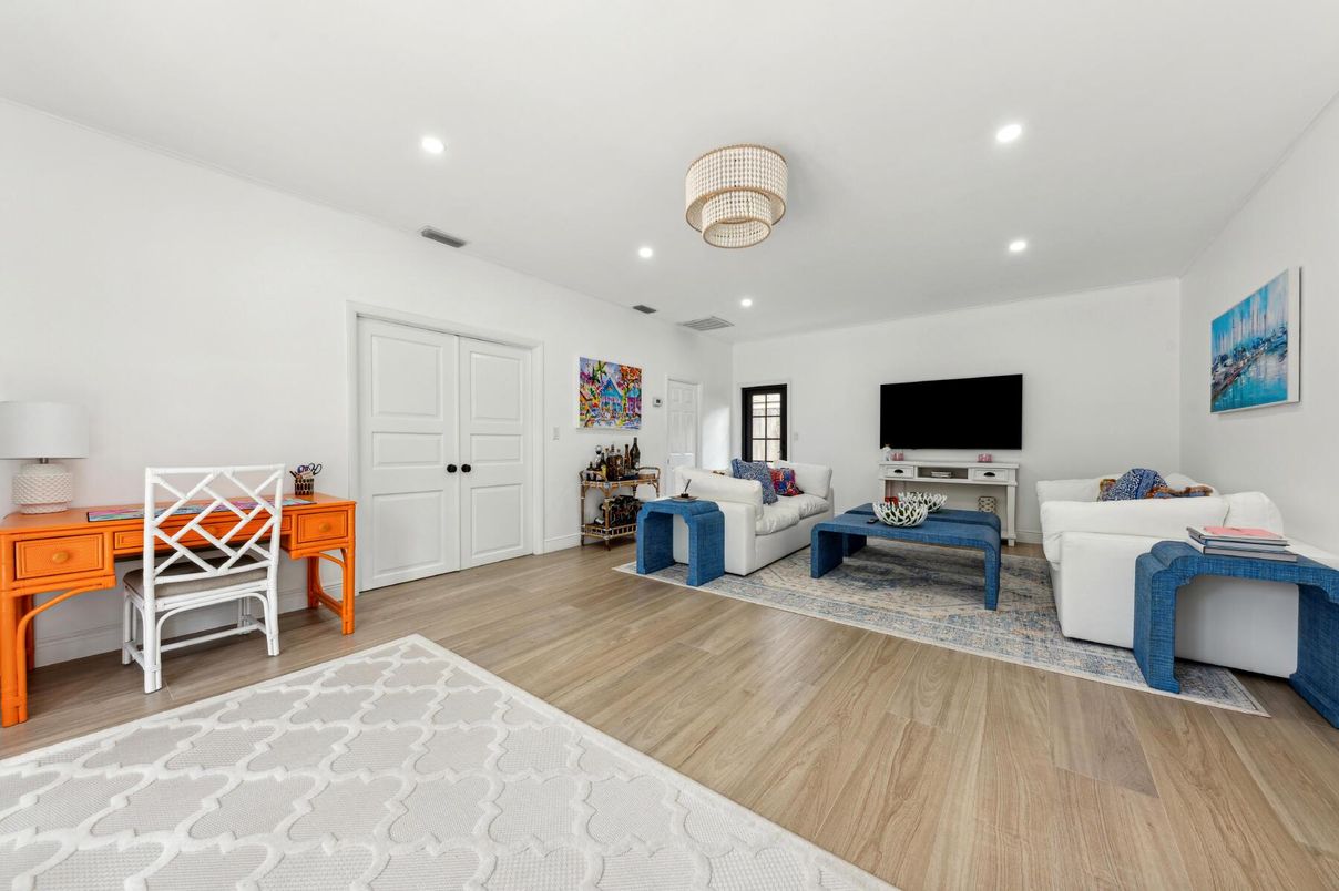 Interior, Living room, Recessed Lighting, Wood Texture Flooring