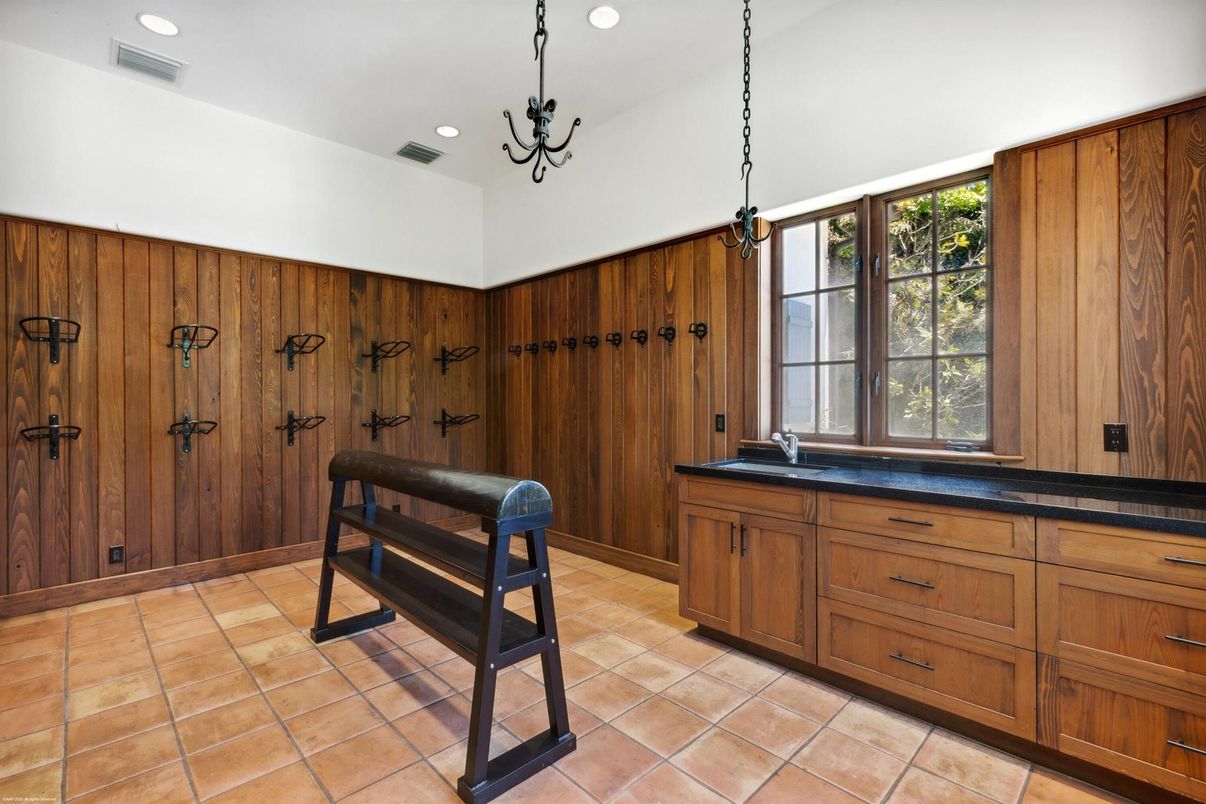 Interior, Pendant Lights, Recessed Lighting, Wooden Walls