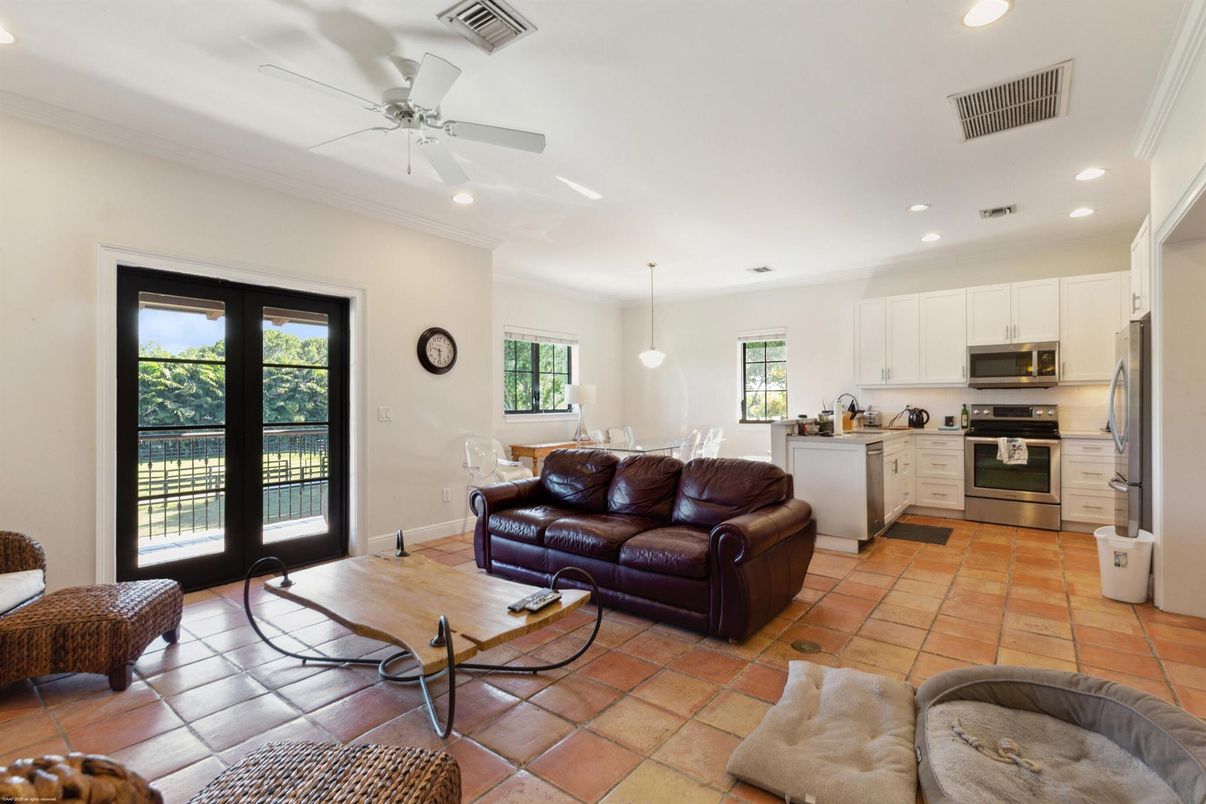 Interior, Kitchen, Living room, Pendant Lights, Recessed Lighting, Stainless Steel Appliances