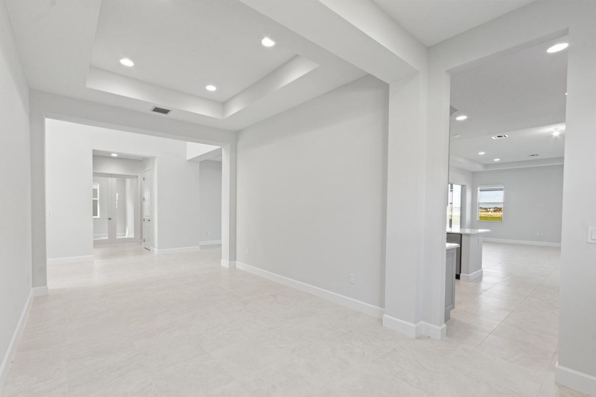 Empty room, Interior, Recessed Lighting