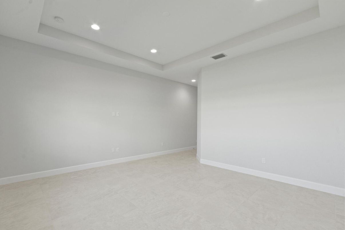 Empty room, Interior, Recessed Lighting