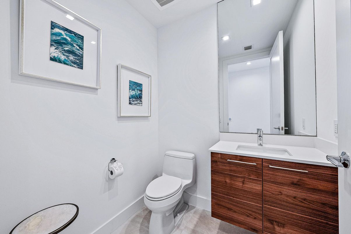 Bathroom, Interior, Recessed Lighting