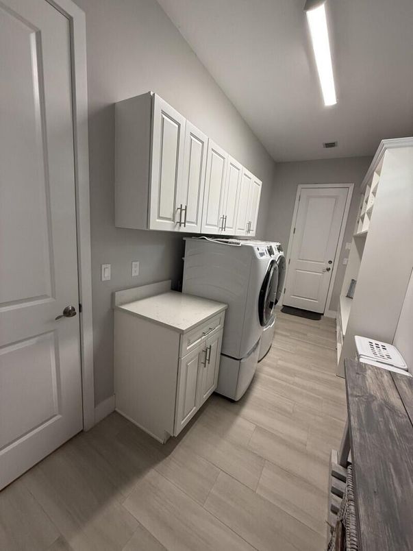 Interior, Washer, Wood Texture Flooring