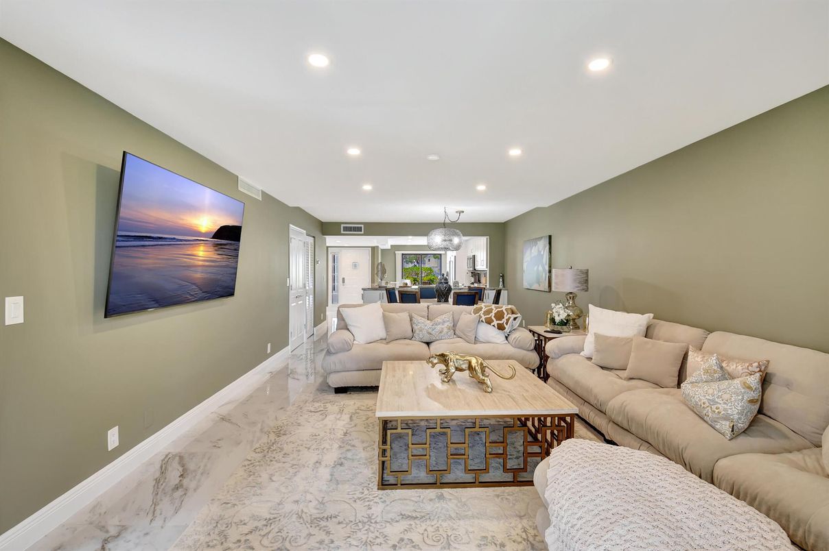 Dining room, Interior, Living room, Marble, Pendant Lights, Recessed Lighting