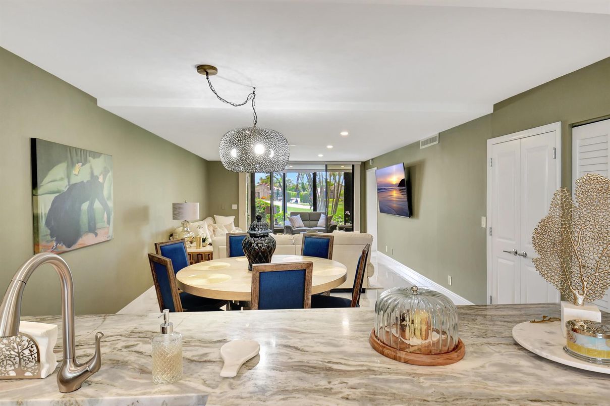 Dining room, Interior, Pendant Lights, Recessed Lighting