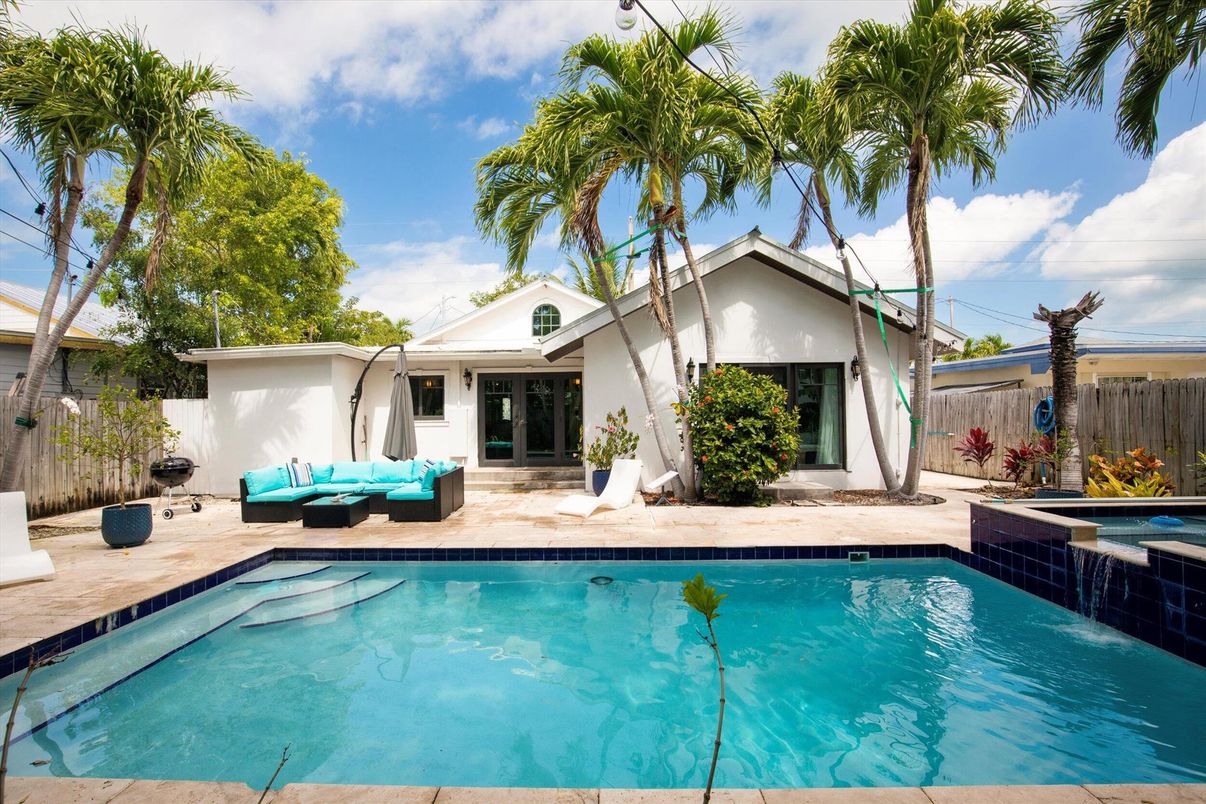 Exterior, Pool