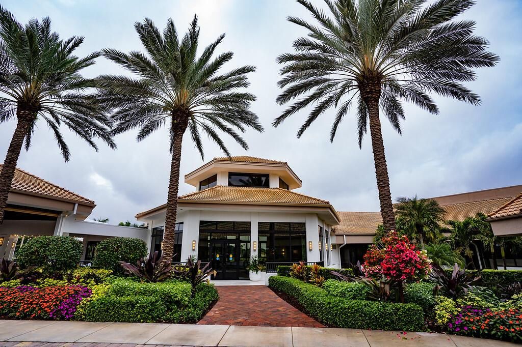Exterior, Facade, Mediterranean