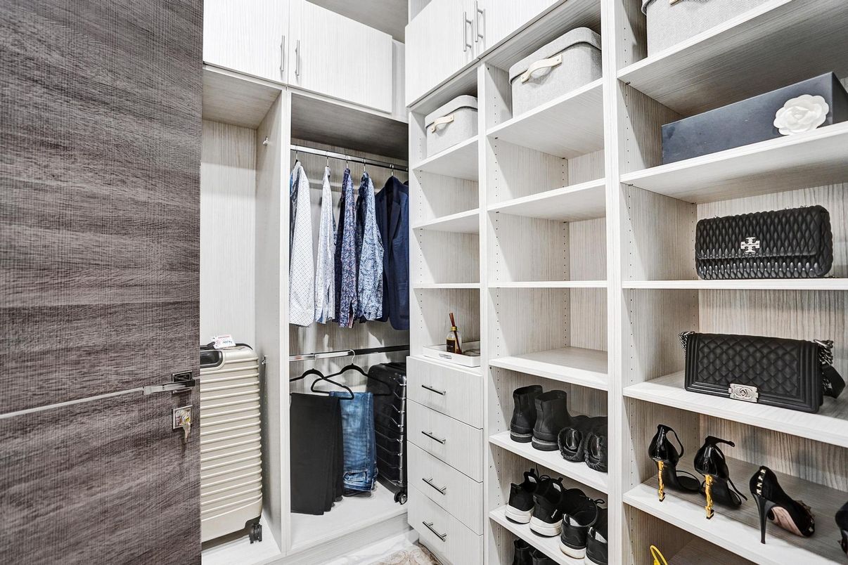 Interior, Walk-in Closets