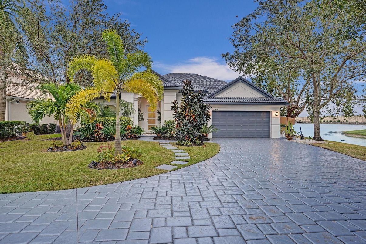 Attached, Backyard, Exterior, Facade, Water, Mediterranean