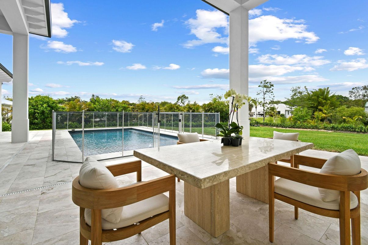 Exterior, Pool, Water