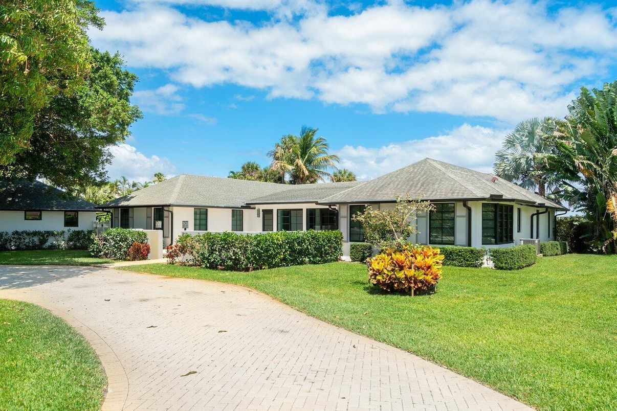 Backyard, Exterior, Facade, Ranch