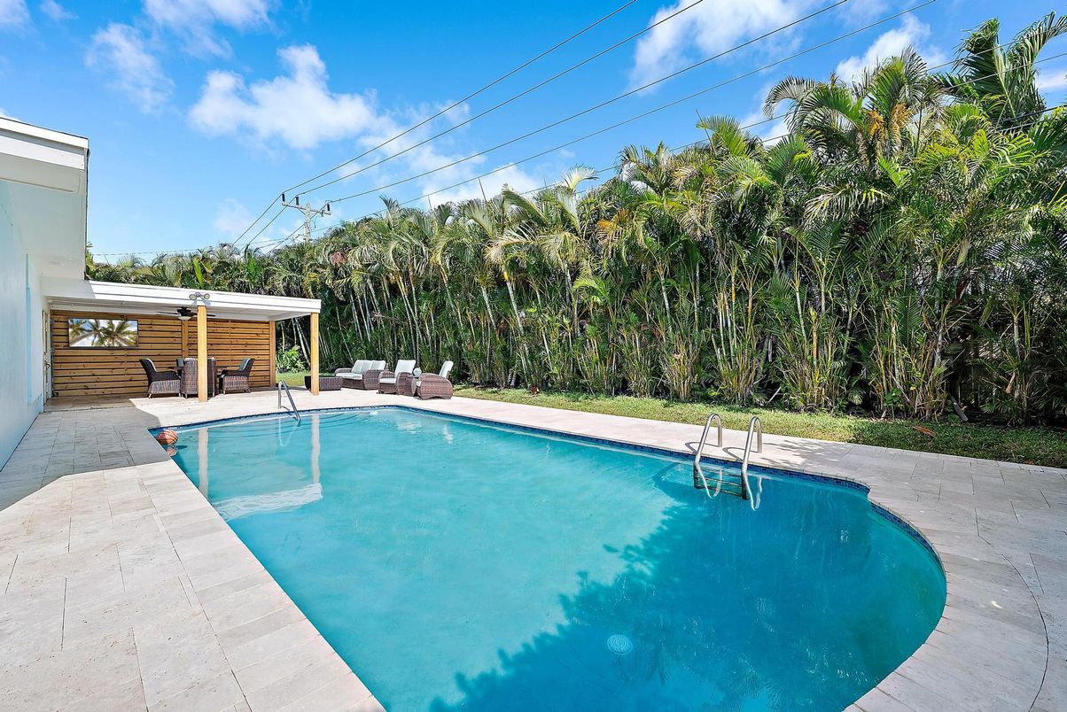 Exterior, Pool