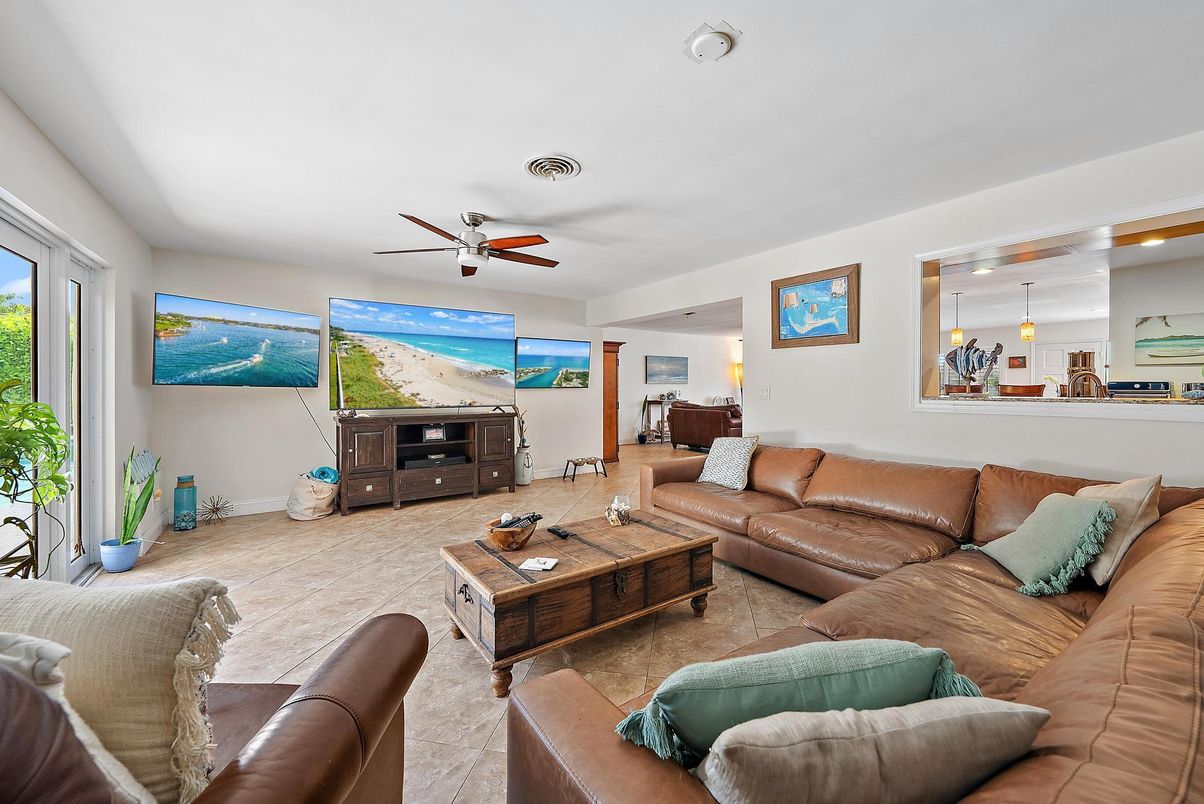 Interior, Living room, Pendant Lights