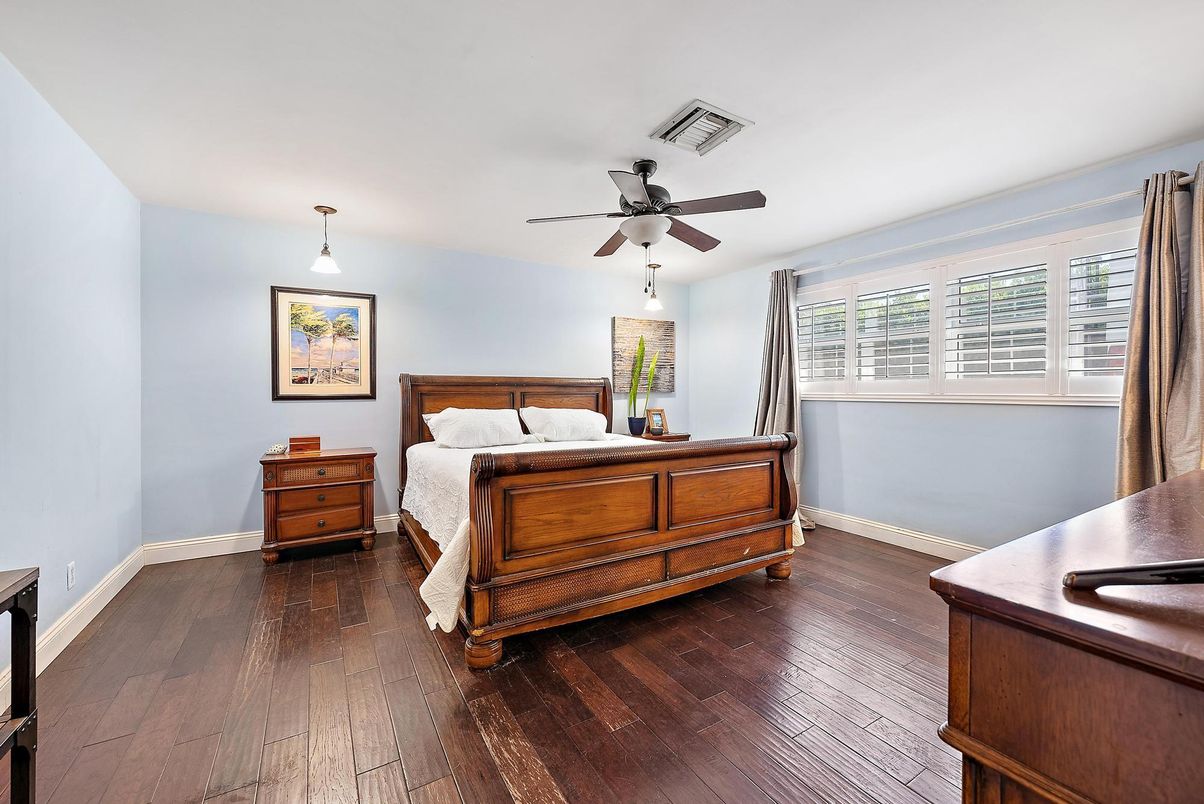Bedroom, Interior, Pendant Lights, Wood Texture Flooring