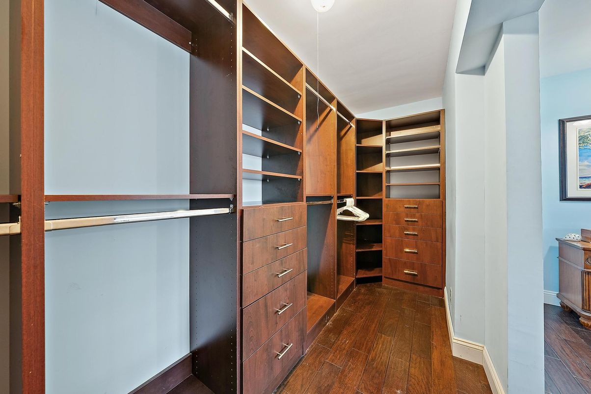 Interior, Walk-in Closets, Wood Texture Flooring